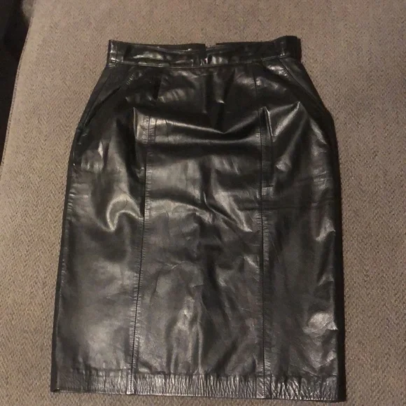 Genuine Leather pencil skirt. Size Small - Picture 3 of 6